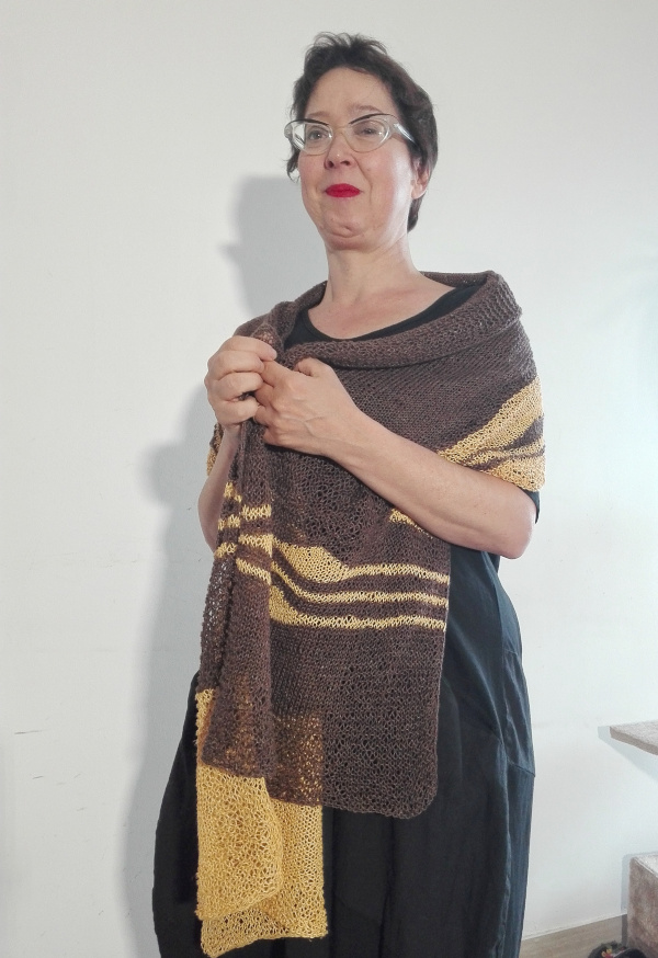 Stola in lino marrone e oro