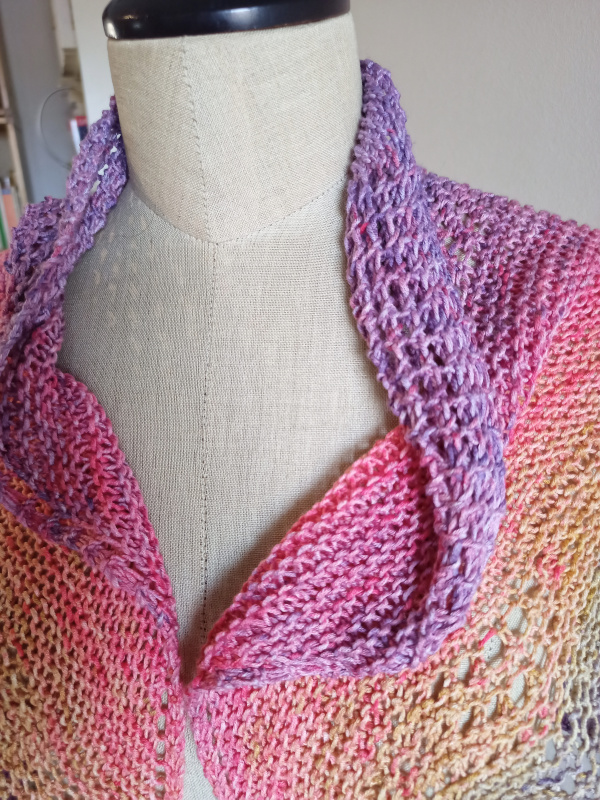 particolare della lavorazione dello scialle